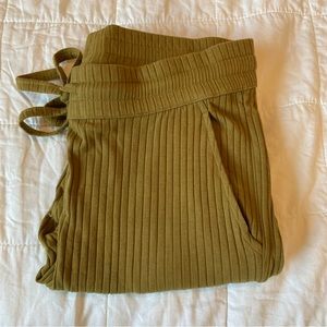 Kate Quinn NWT Women’s Jogger Size Medium
